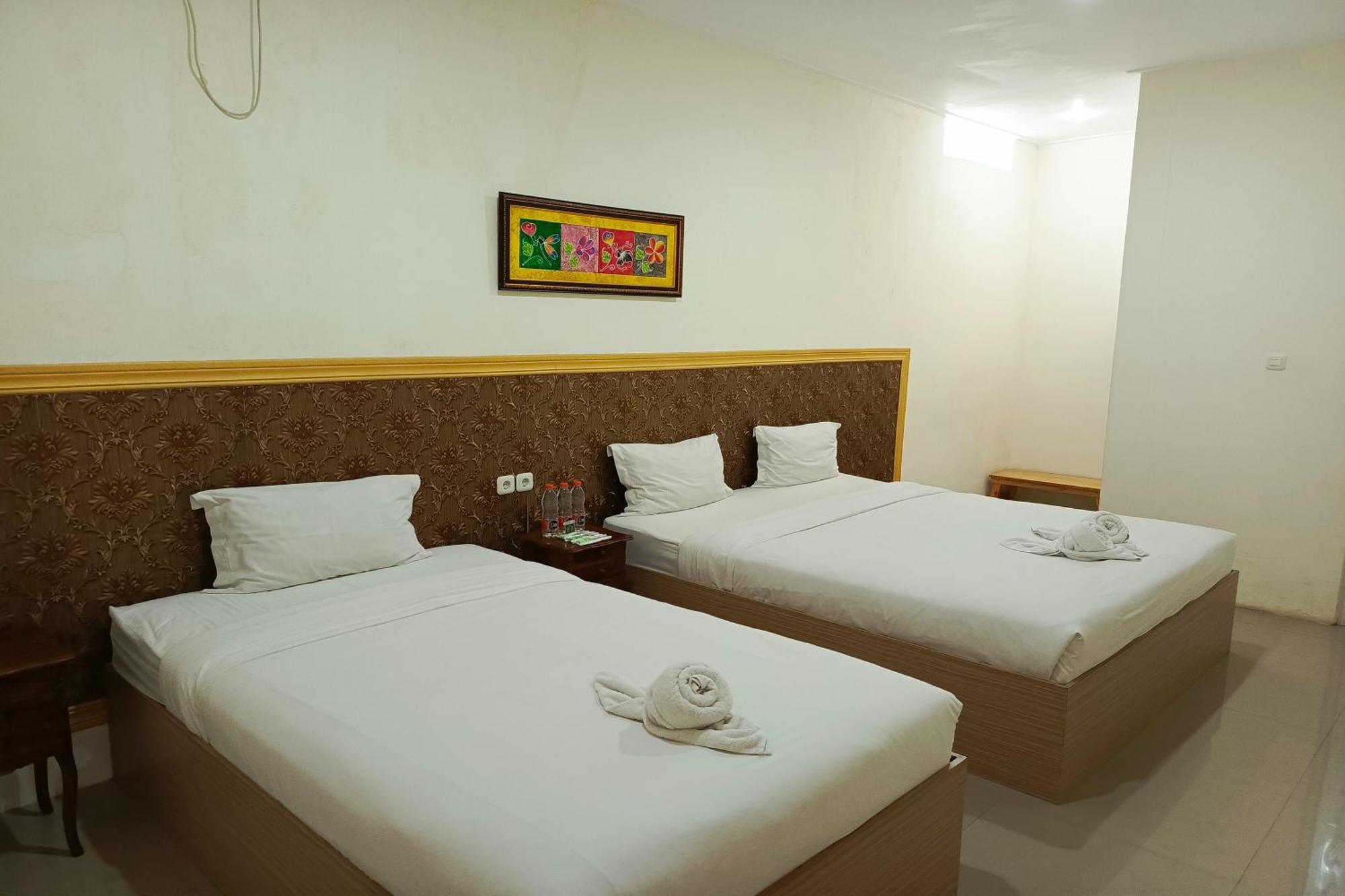 Adisa Homestay Malang Exterior foto