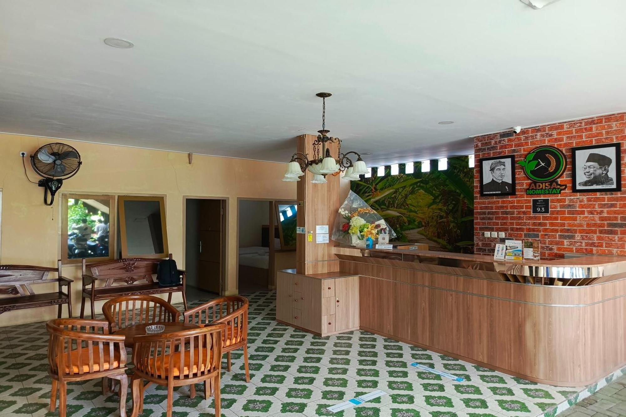 Adisa Homestay Malang Exterior foto