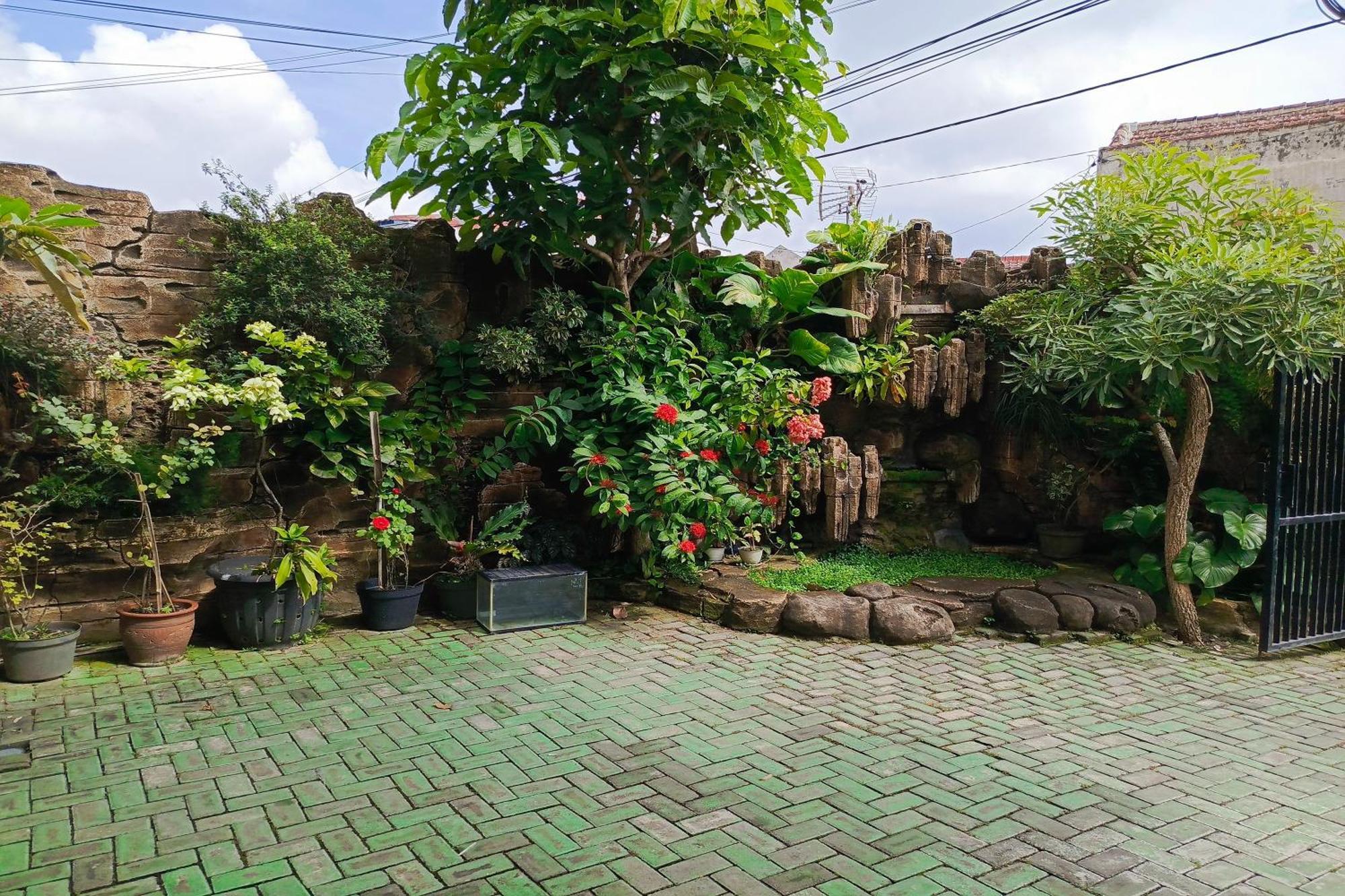 Adisa Homestay Malang Exterior foto